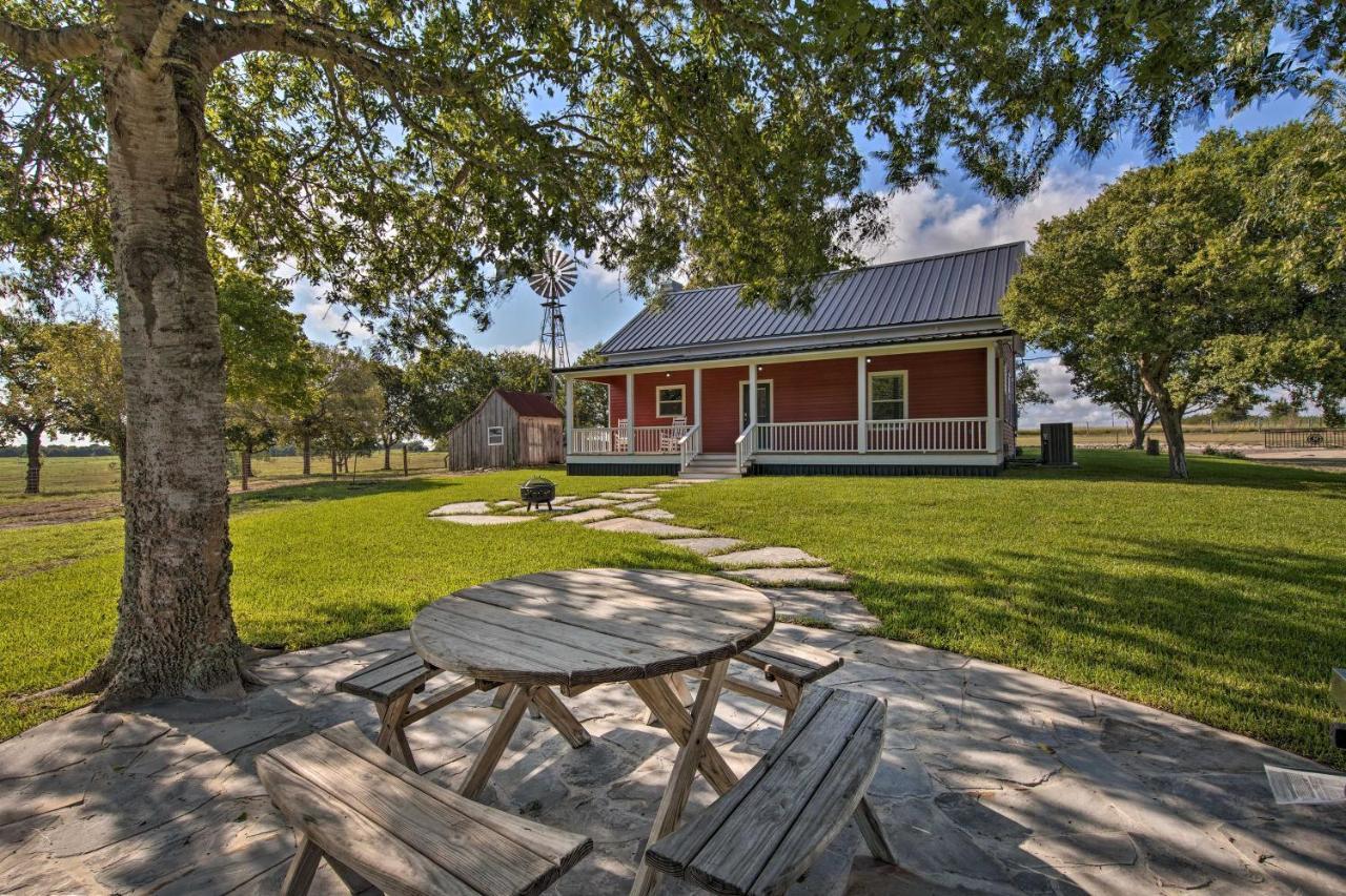 Peaceful Schulenburg Farmhouse With Fire Pit And Grill エクステリア 写真