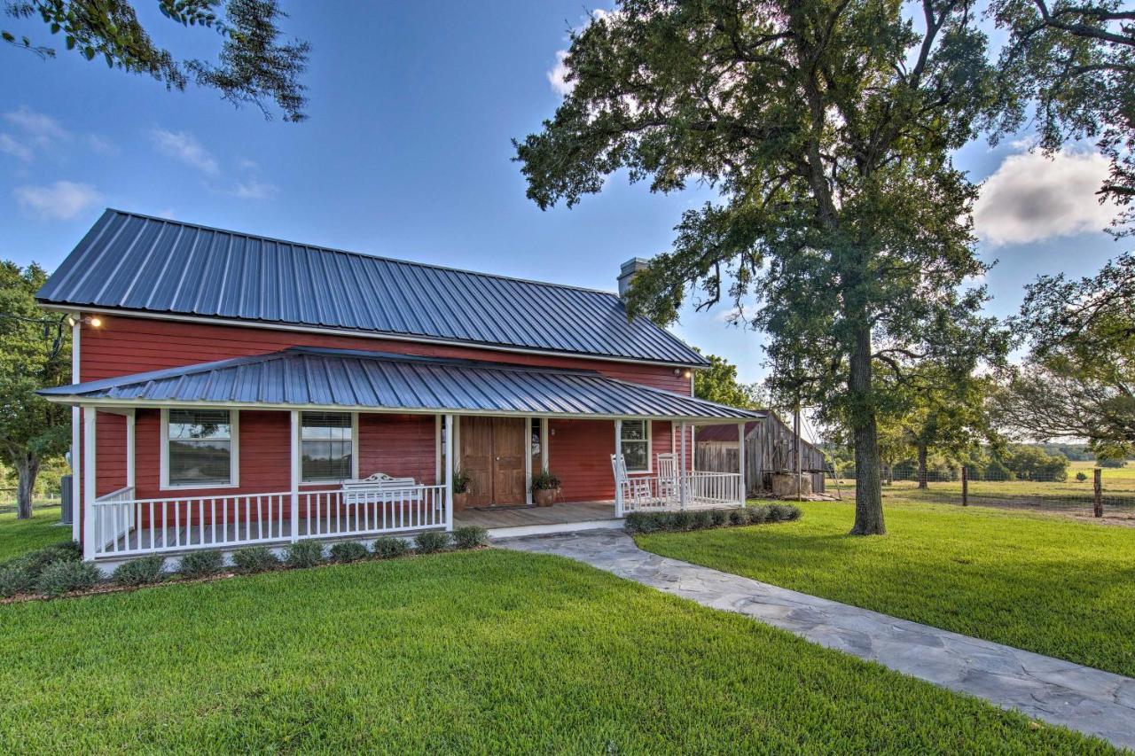 Peaceful Schulenburg Farmhouse With Fire Pit And Grill エクステリア 写真