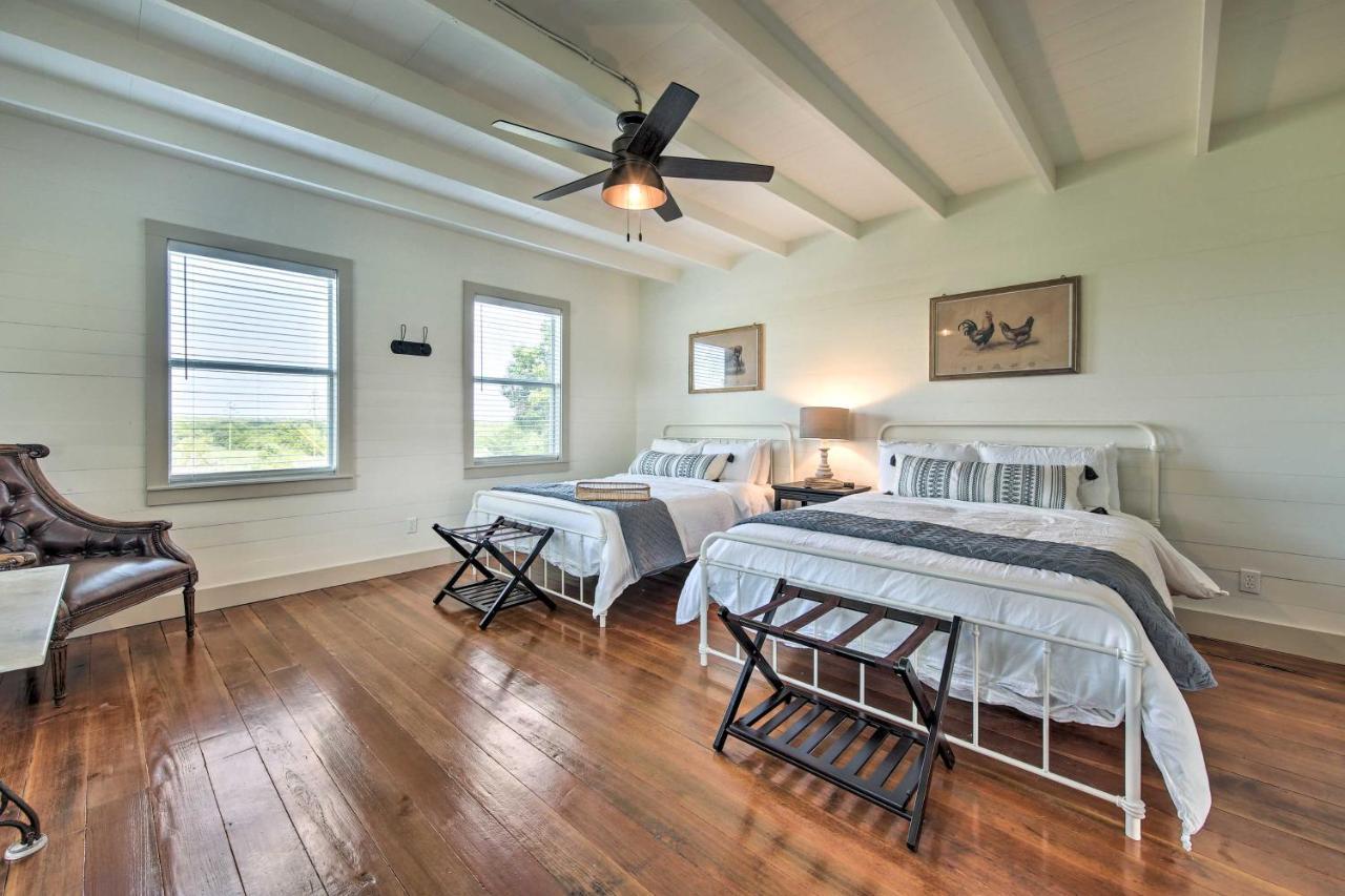 Peaceful Schulenburg Farmhouse With Fire Pit And Grill エクステリア 写真
