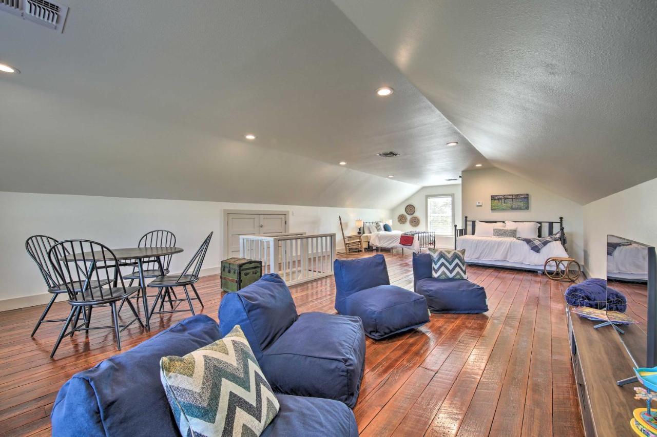 Peaceful Schulenburg Farmhouse With Fire Pit And Grill エクステリア 写真