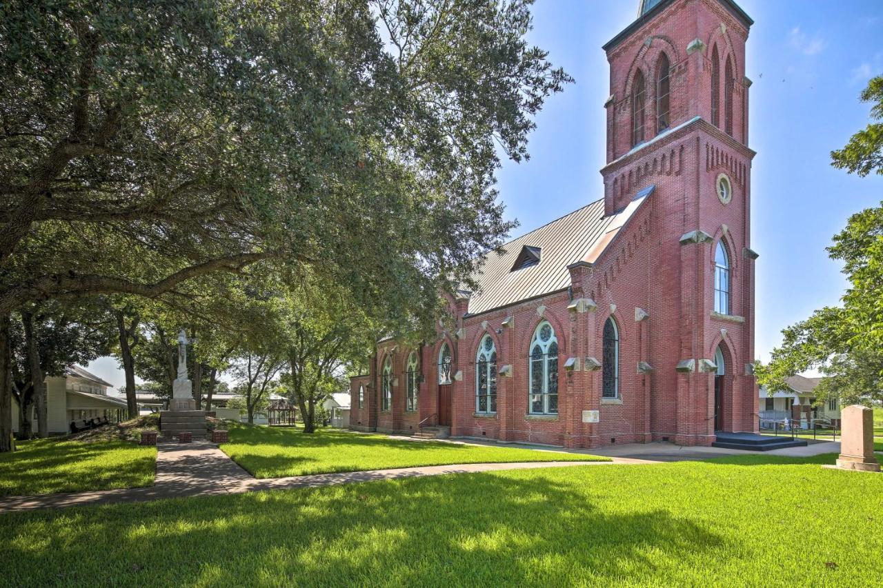 Peaceful Schulenburg Farmhouse With Fire Pit And Grill エクステリア 写真