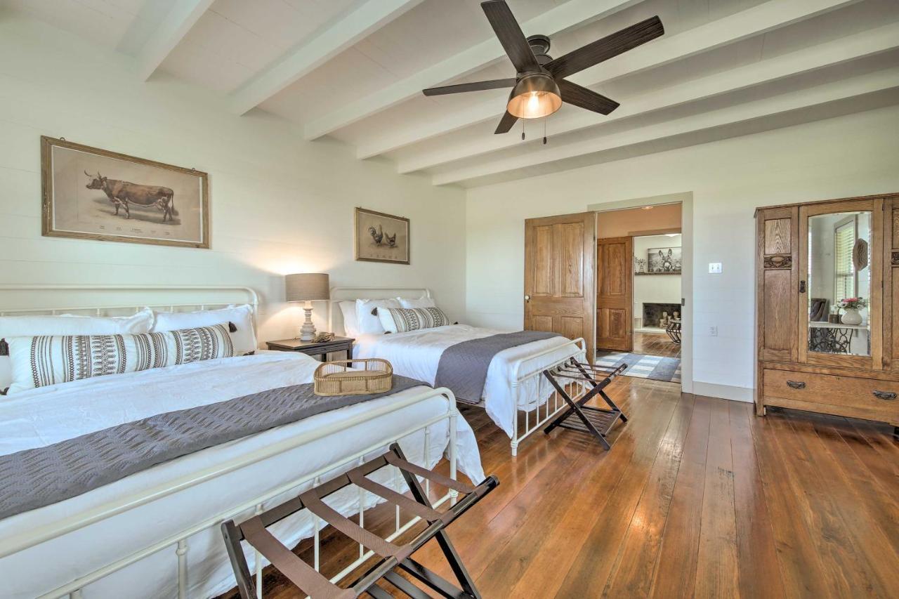Peaceful Schulenburg Farmhouse With Fire Pit And Grill エクステリア 写真