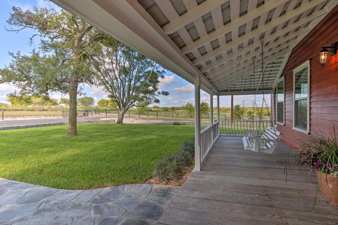 Peaceful Schulenburg Farmhouse With Fire Pit And Grill エクステリア 写真
