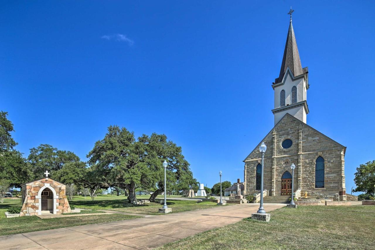 Peaceful Schulenburg Farmhouse With Fire Pit And Grill エクステリア 写真