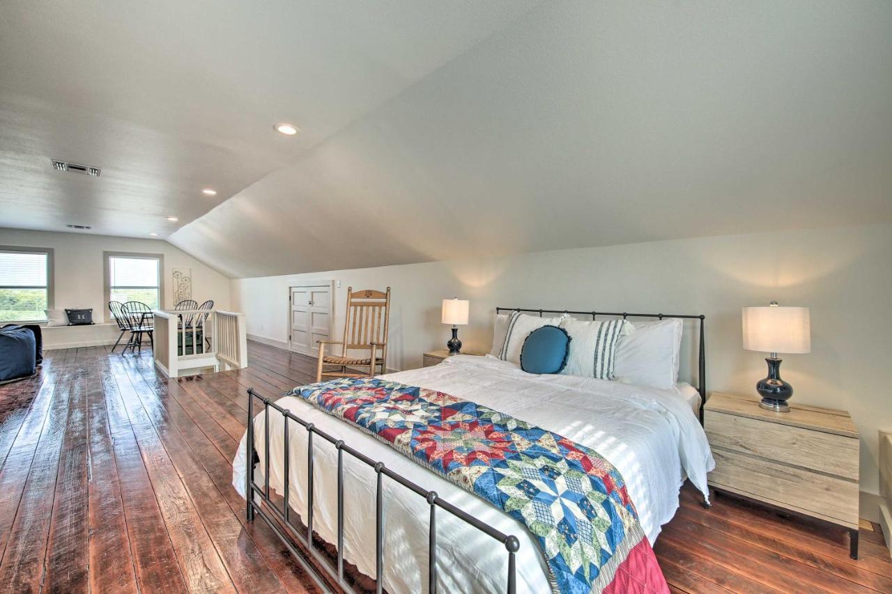 Peaceful Schulenburg Farmhouse With Fire Pit And Grill エクステリア 写真